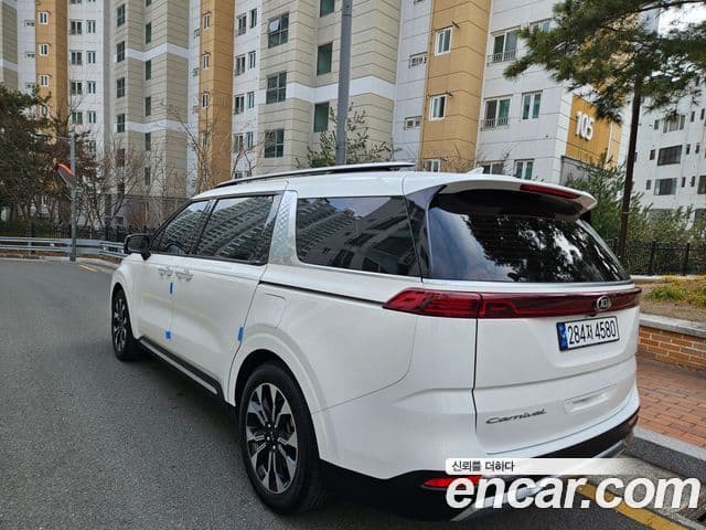 Kia Carnival 2021 — ფოტო 1/20