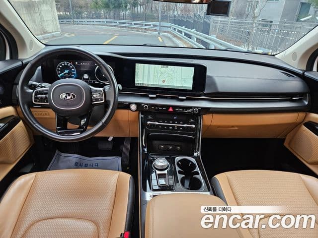 Kia Carnival 2021 — ფოტო 10/20