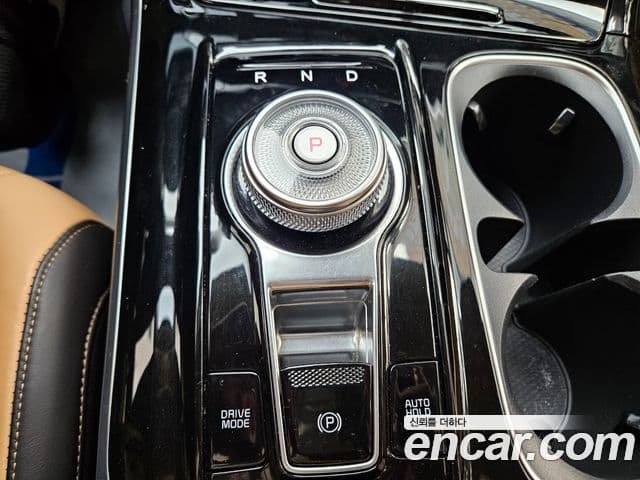Kia Carnival 2021 — ფოტო 7/20