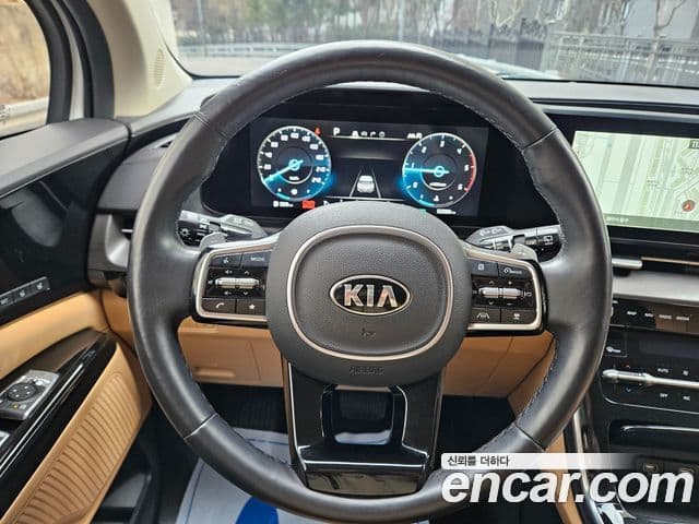 Kia Carnival 2021 — ფოტო 13/20
