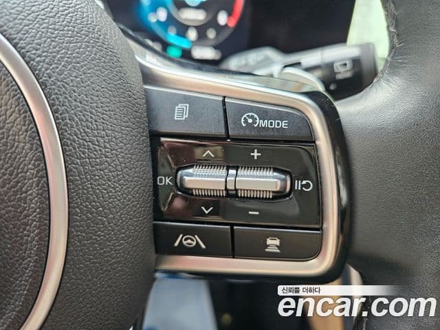 Kia Carnival 2021 — ფოტო 14/20