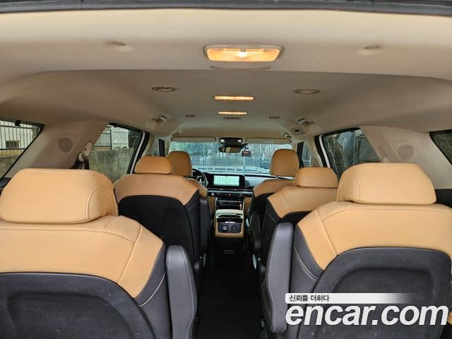 Kia Carnival 2021 — ფოტო 15/20