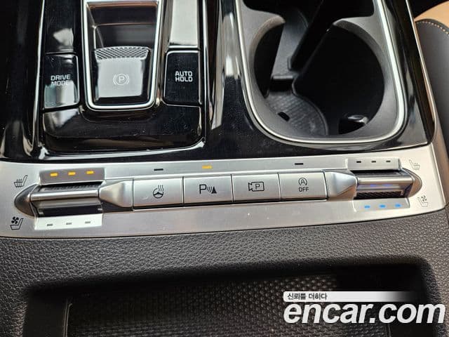 Kia Carnival 2021 — ფოტო 16/20