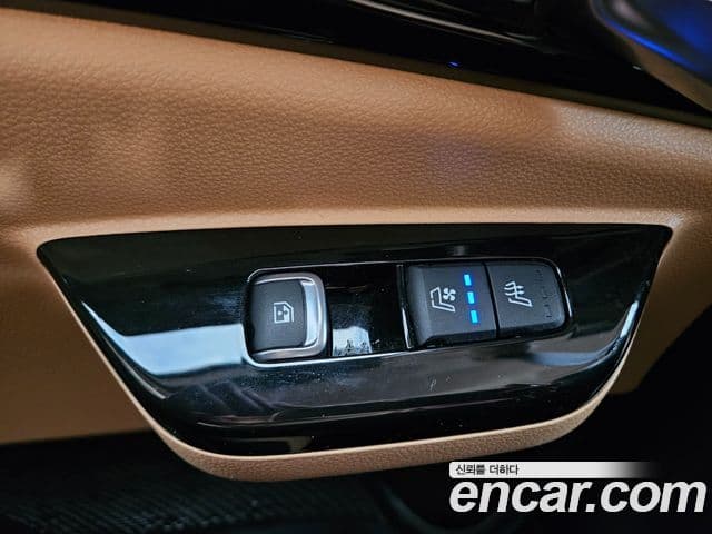 Kia Carnival 2021 — ფოტო 19/20