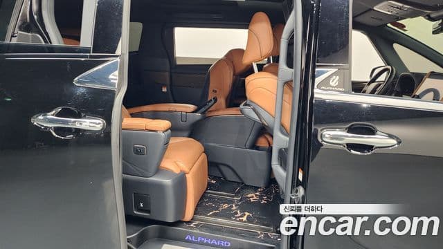Toyota Alphard 2024 — ფოტო 15/20