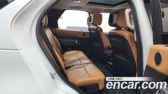 Land Rover Discovery 5 2018 — Фото 12/20