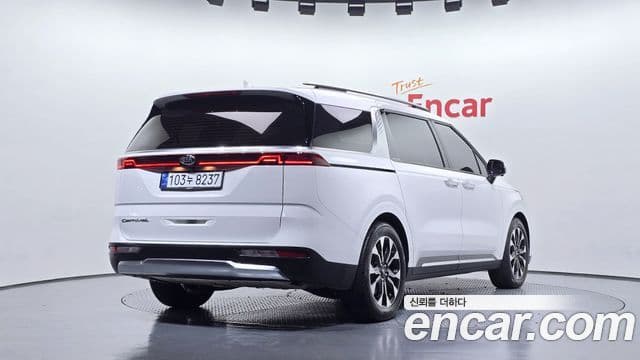 Kia Carnival 2021 — ფოტო 2/20