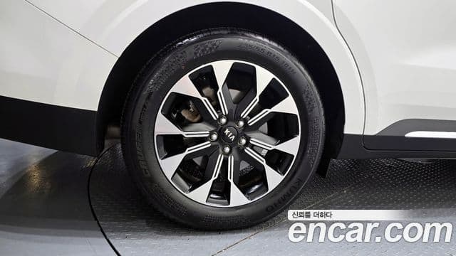 Kia Carnival 2021 — ფოტო 5/20