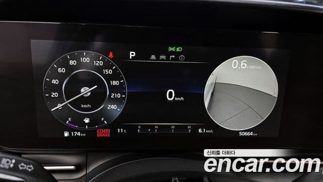 Kia Carnival 2021 — ფოტო 8/20