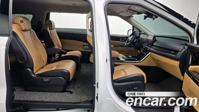Kia Carnival 2021 — ფოტო 10/20