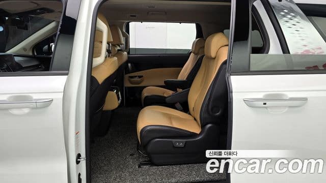Kia Carnival 2021 — ფოტო 12/20