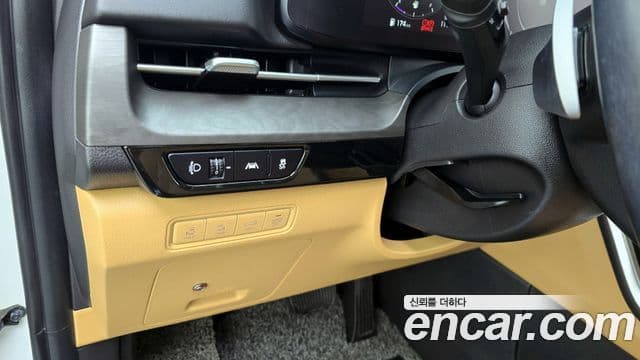 Kia Carnival 2021 — ფოტო 14/20