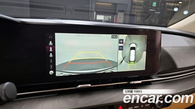 Kia Carnival 2021 — ფოტო 15/20