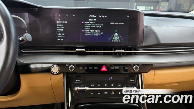 Kia Carnival 2021 — ფოტო 16/20
