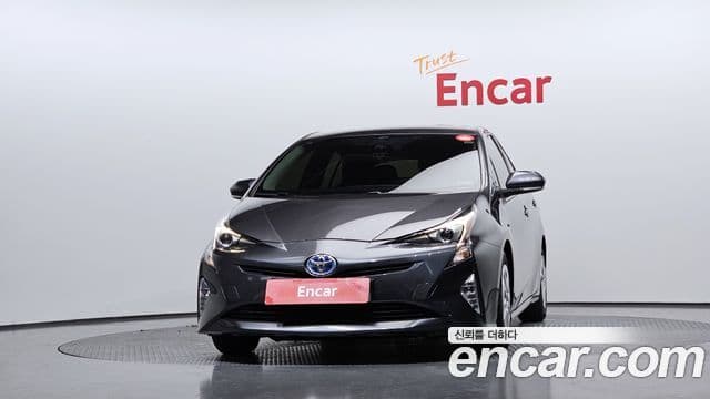 Toyota Prius 2018 — Şəkil 19/20