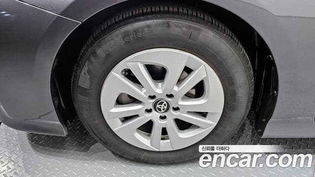 Toyota Prius 2018 — Şəkil 5/20