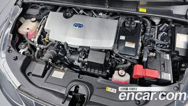 Toyota Prius 2018 — Şəkil 12/20