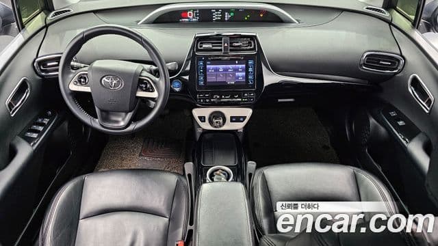 Toyota Prius 2018 — Şəkil 16/20