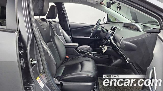 Toyota Prius 2018 — Şəkil 8/20