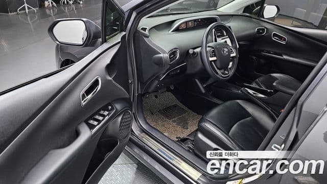 Toyota Prius 2018 — Şəkil 17/20