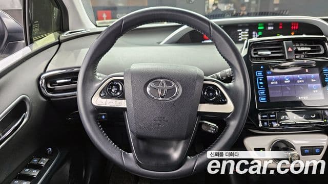 Toyota Prius 2018 — Şəkil 13/20