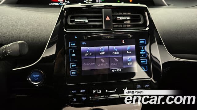Toyota Prius 2018 — Şəkil 10/20