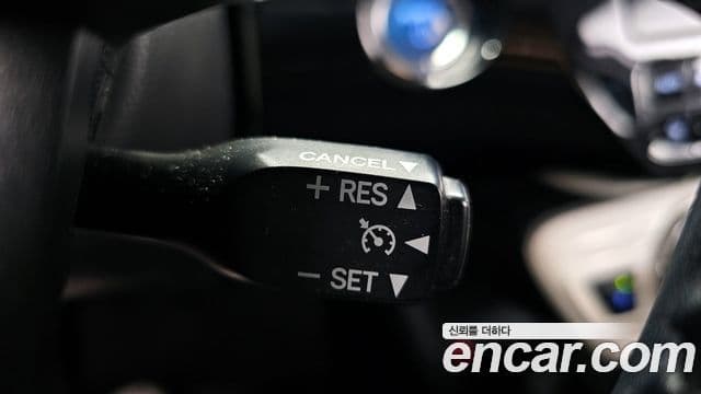 Toyota Prius 2018 — Şəkil 9/20