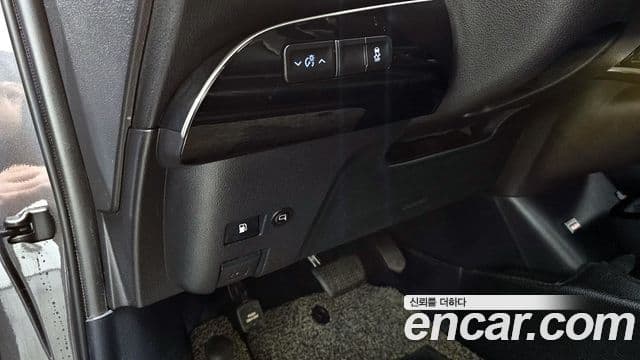 Toyota Prius 2018 — Şəkil 15/20