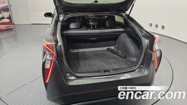 Toyota Prius 2018 — Şəkil 6/20