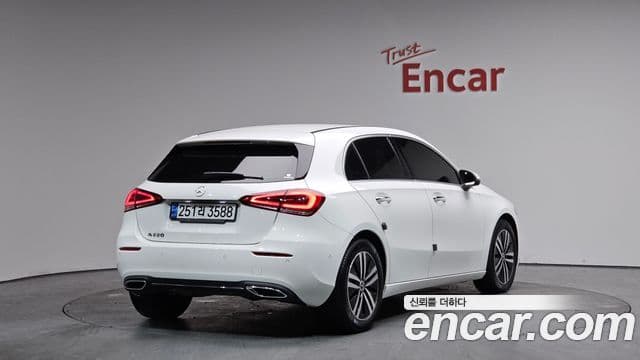 Mercedes-Benz A-Class 2022 — ფოტო 2/20