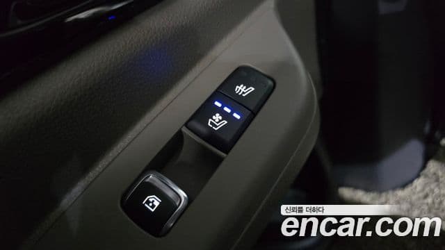Kia Carnival 2024 — ფოტო 19/20