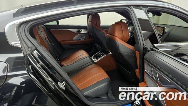 BMW 8 Series 2023 — Şəkil 5/20