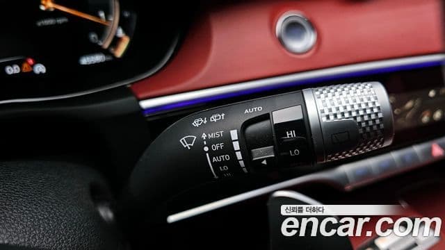 Genesis GV70 2022 — ფოტო 15/20