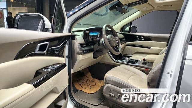 Kia Carnival 2022 — Photo 17/20