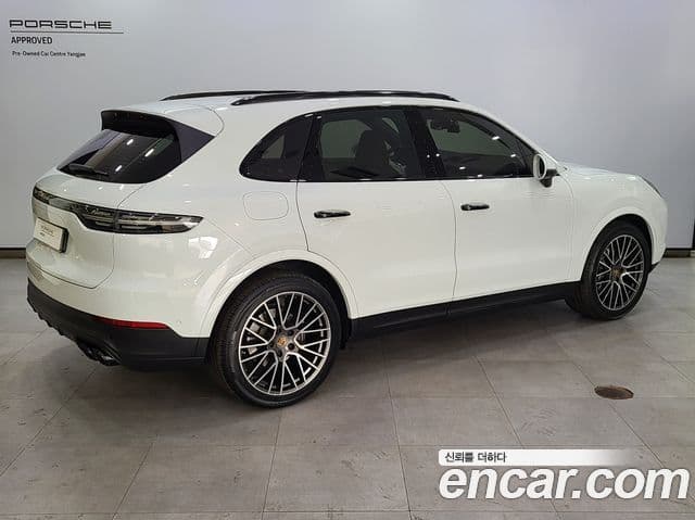 Porsche Cayenne 2023 — Photo 2/20