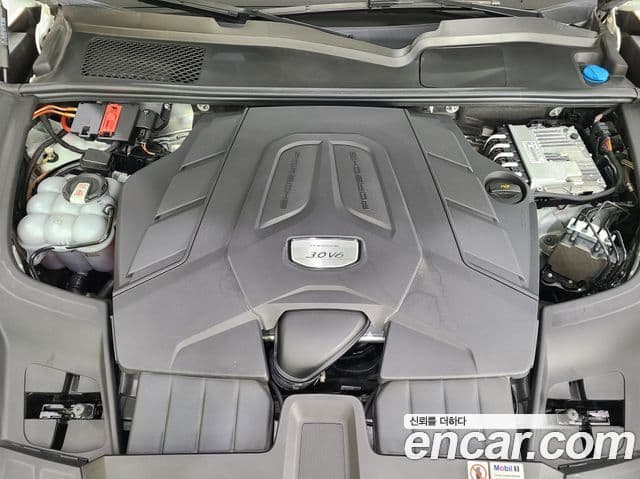 Porsche Cayenne 2023 — Photo 19/20