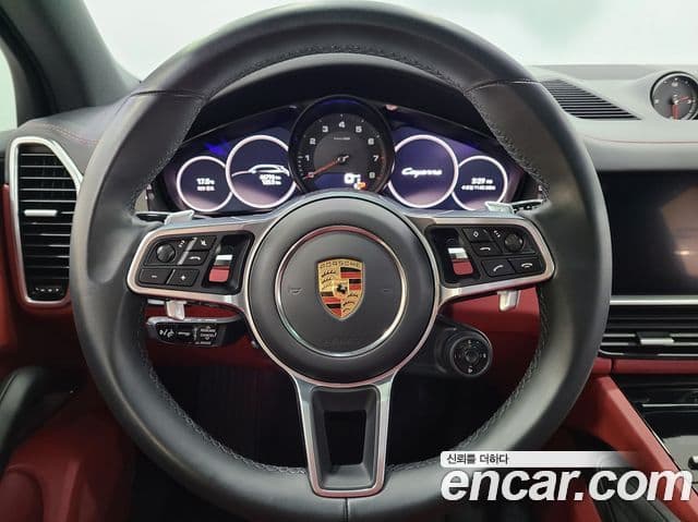 Porsche Cayenne 2023 — Photo 16/20