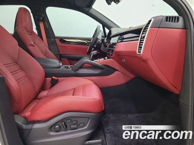 Porsche Cayenne 2023 — Photo 18/20