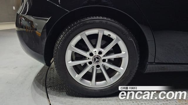 Mercedes-Benz A-Class 2020 — ფოტო 5/20