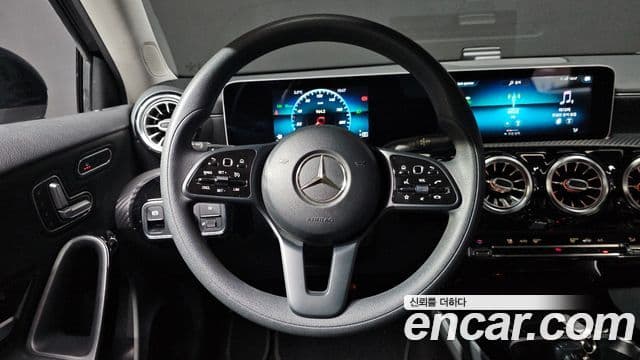 Mercedes-Benz A-Class 2020 — ფოტო 14/20