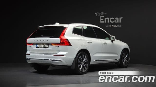 Volvo XC60 2021 — ფოტო 2/20