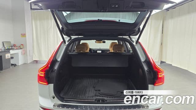 Volvo XC60 2021 — ფოტო 20/20