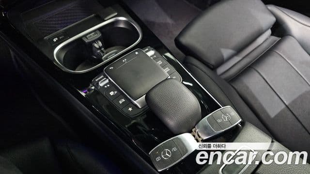 Mercedes-Benz A-Class 2021 — Şəkil 19/20