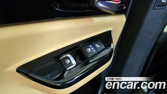 Kia Carnival 2021 — ფოტო 17/20