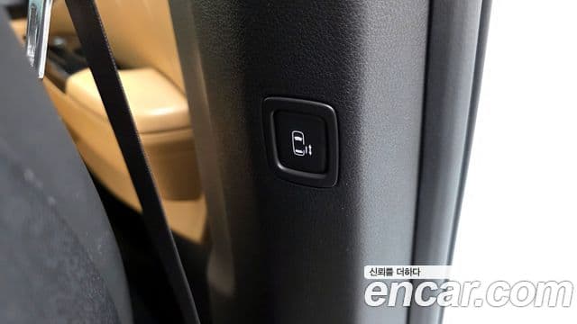 Kia Carnival 2021 — ფოტო 19/20