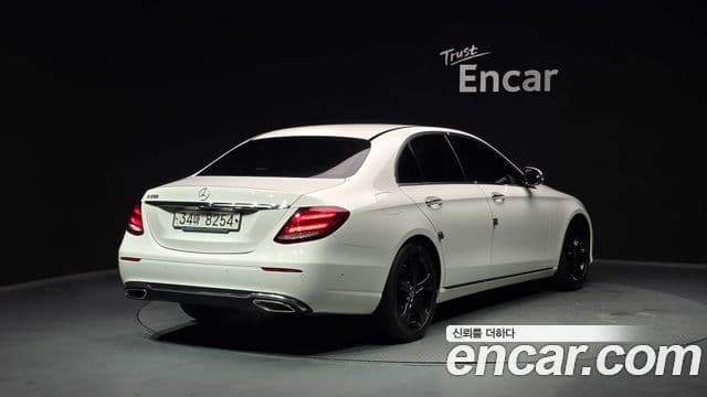 Mercedes-Benz E-Class 2018 — ფოტო 2/20