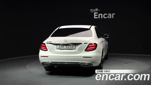 Mercedes-Benz E-Class 2018 — ფოტო 4/20