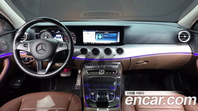 Mercedes-Benz E-Class 2018 — ფოტო 7/20