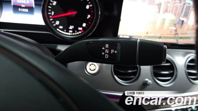 Mercedes-Benz E-Class 2018 — ფოტო 9/20
