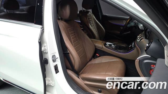 Mercedes-Benz E-Class 2018 — ფოტო 10/20